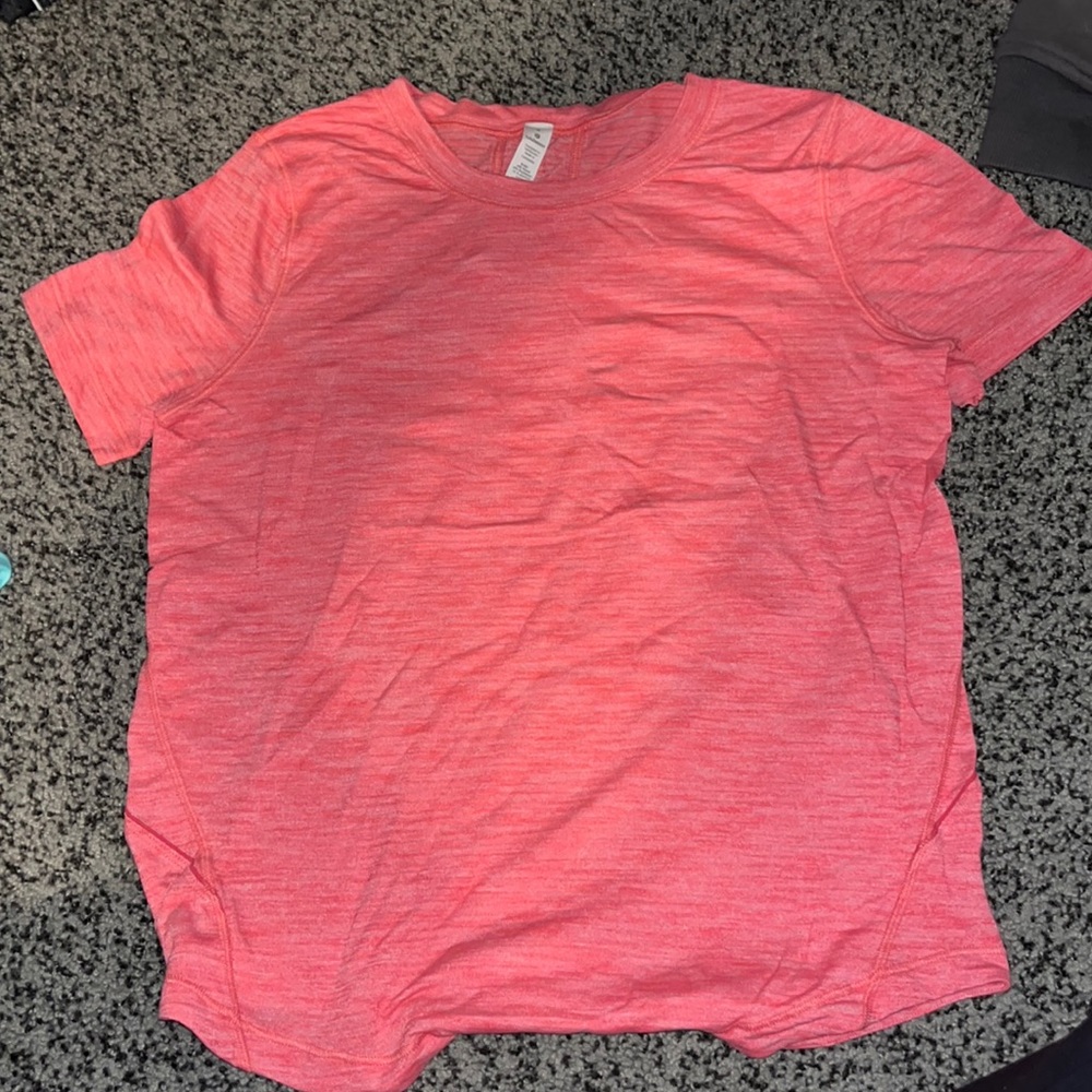 lululemon t-shirt